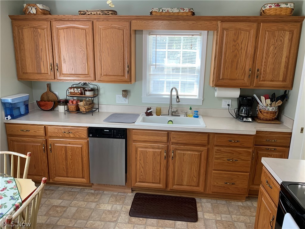 3326 Pickett Road Lorain, OH 44053 - Photo 5 of 28 Gallery Image 5