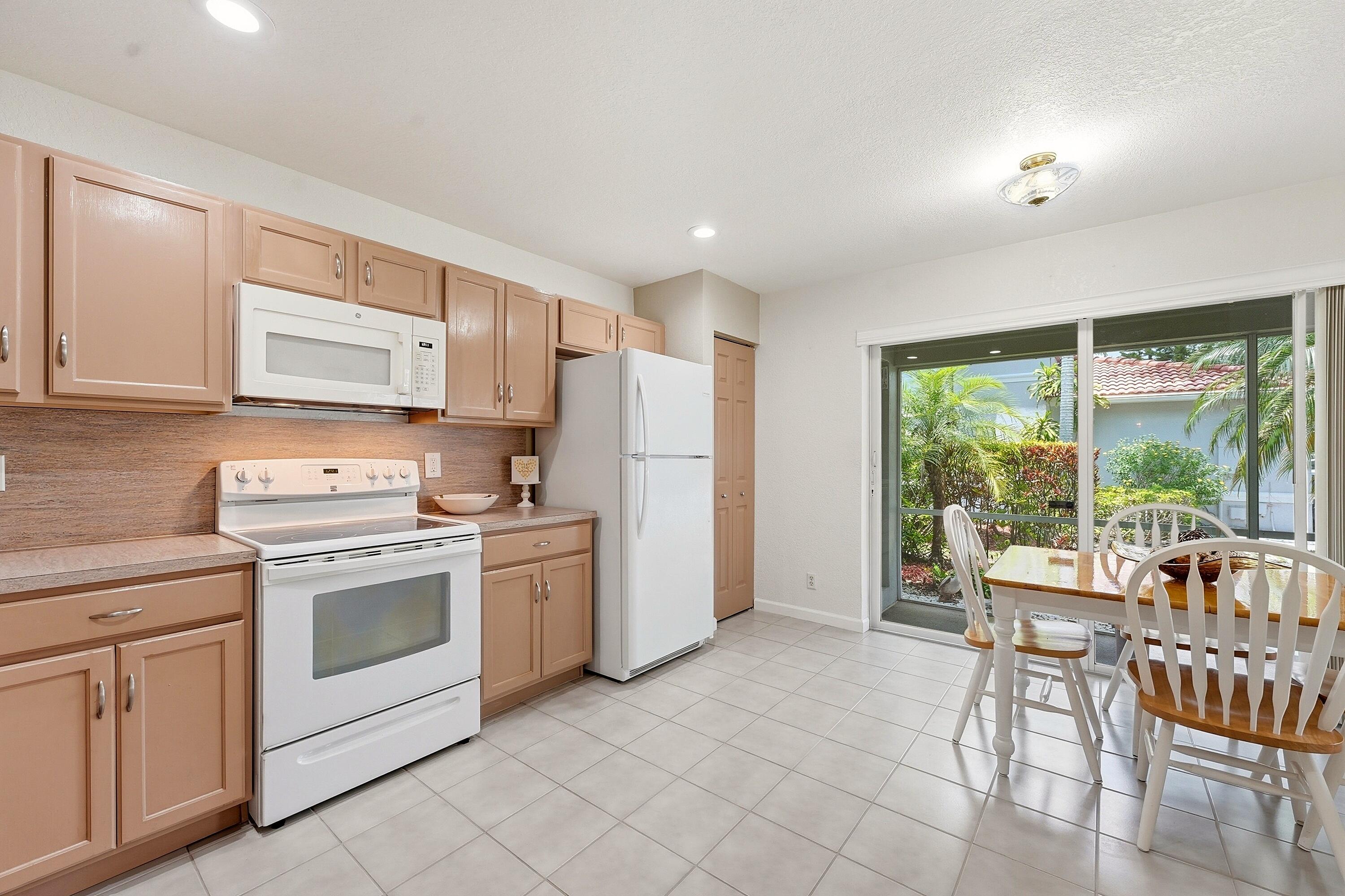 5511 Crossing Rocks Court Riviera Beach, FL 33407 - Photo 8 of 49 10Kitchen