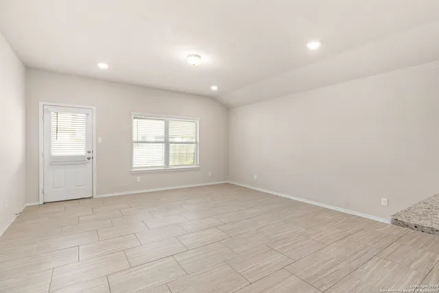 $1,950 | 161 Sambar Main, Schertz, TX 78108