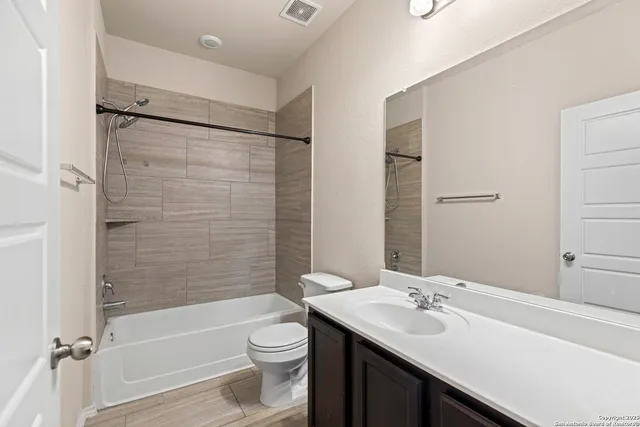 $1,950 | 161 Sambar Main, Schertz, TX 78108