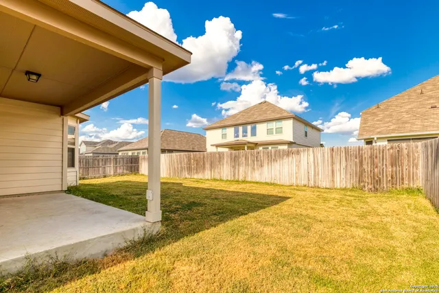 $1,950 | 161 Sambar Main, Schertz, TX 78108