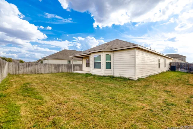 $1,950 | 161 Sambar Main, Schertz, TX 78108