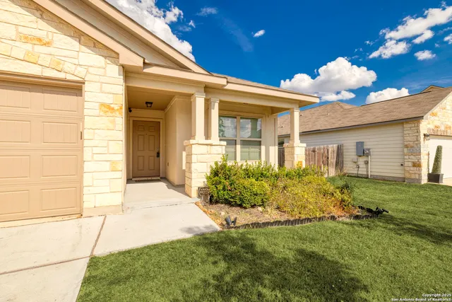 $1,950 | 161 Sambar Main, Schertz, TX 78108