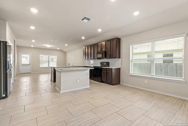 $1,950 | 161 Sambar Main, Schertz, TX 78108