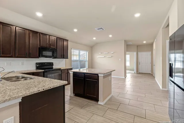 $1,950 | 161 Sambar Main, Schertz, TX 78108