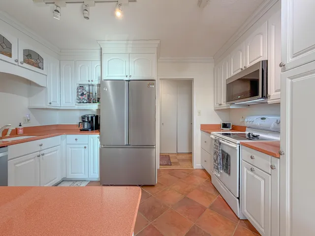 $725,000 | 45 Eastern Promenade, Unit 2H, Portland, ME 04101