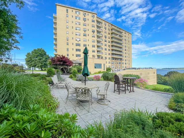 $725,000 | 45 Eastern Promenade, Unit 2H, Portland, ME 04101