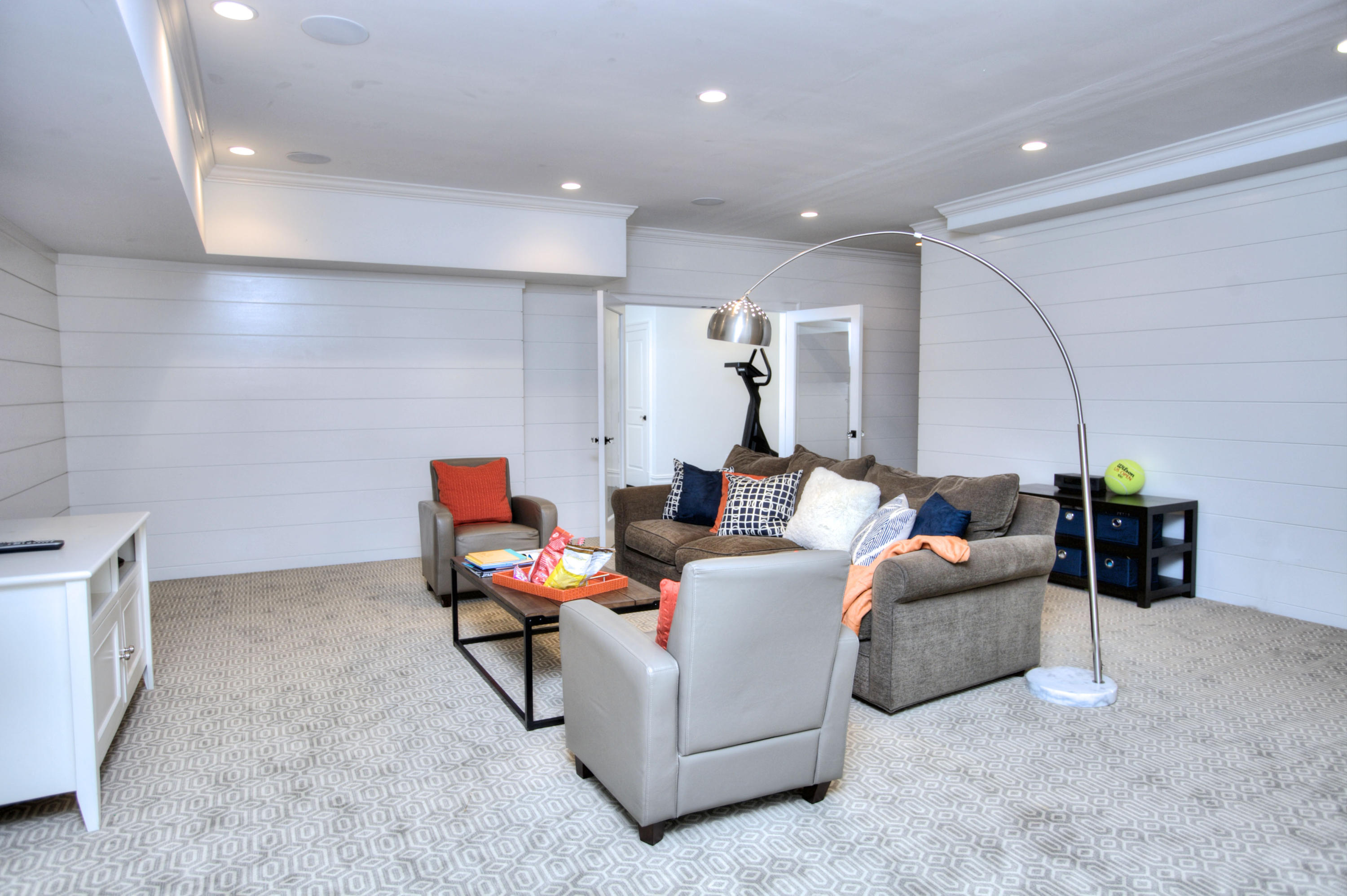 304 Brookside Road Darien, CT 06820 - Photo 20 of 25 a living room with furniture and a lamp