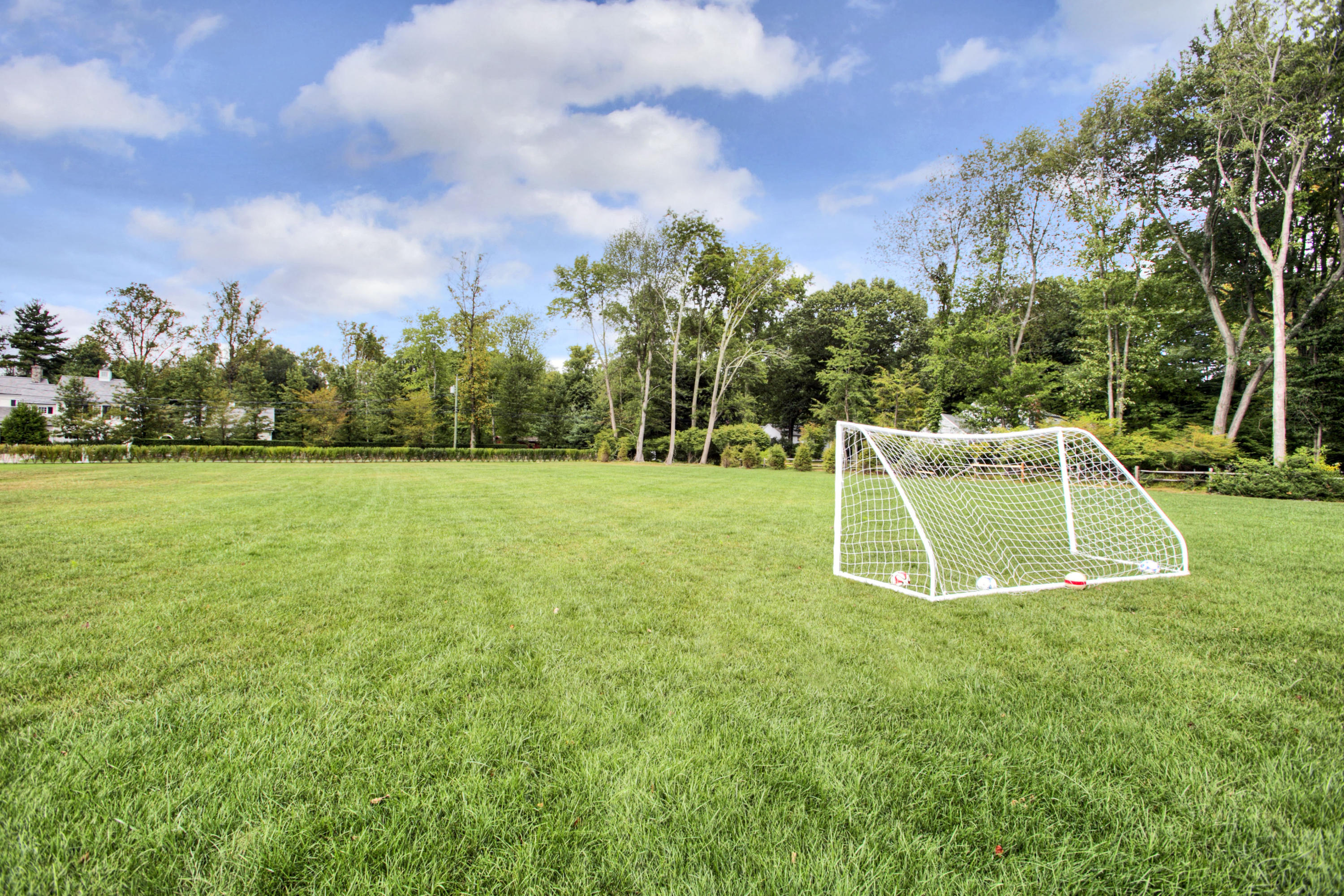 304 Brookside Road Darien, CT 06820 - Photo 24 of 25 a tent sitting in middle of a field