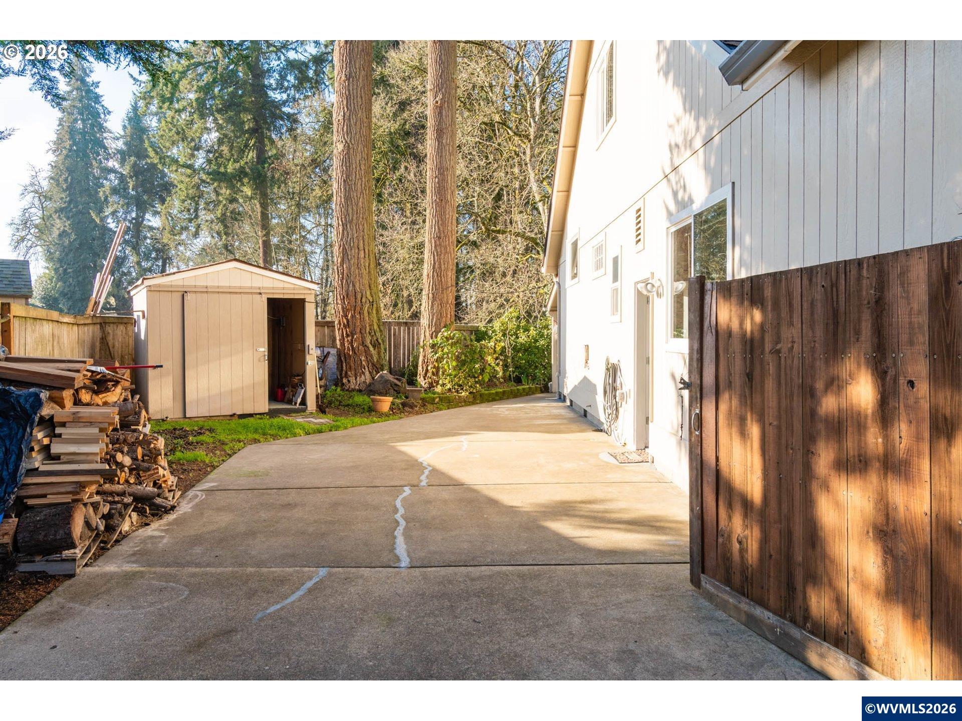 4366 Berry Lane Eugene, OR 97404 - Photo 32 of 42