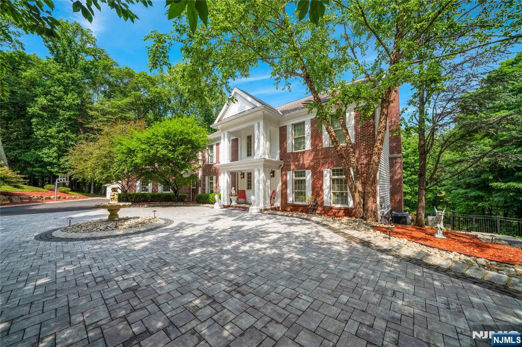 317 Rock Ridge Court Franklin Lakes, NJ 07417 - Photo 3 of 48