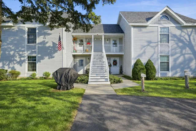 $299,900 | 300 Foxwood Drive, Unit 109, Waterford, WI 53185