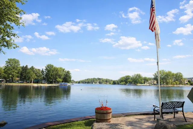 $299,900 | 300 Foxwood Drive, Unit 109, Waterford, WI 53185