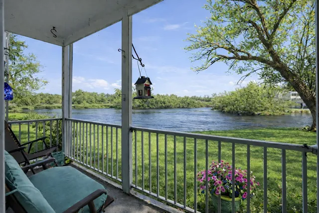 $299,900 | 300 Foxwood Drive, Unit 109, Waterford, WI 53185