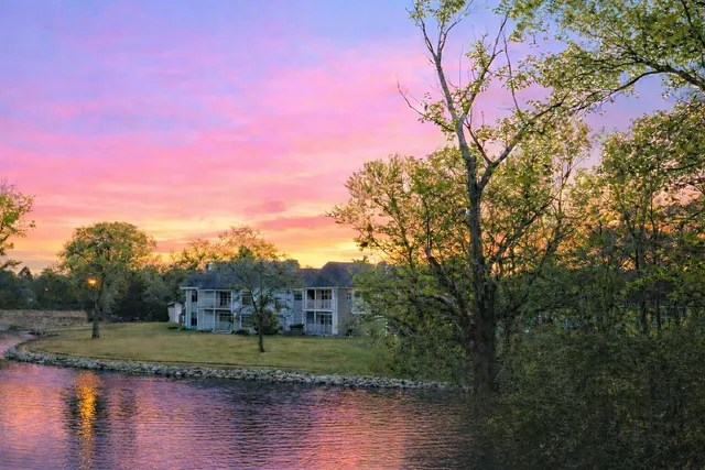 $299,900 | 300 Foxwood Drive, Unit 109, Waterford, WI 53185