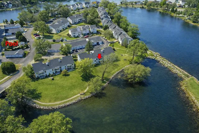 $299,900 | 300 Foxwood Drive, Unit 109, Waterford, WI 53185