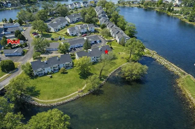 $299,900 | 300 Foxwood Drive, Unit 109, Waterford, WI 53185