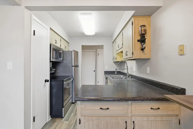 $299,900 | 300 Foxwood Drive, Unit 109, Waterford, WI 53185