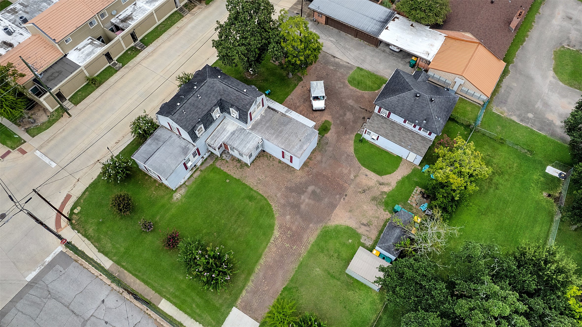 317 West Lewis Street Conroe, TX 77301 - Photo 4 of 30 an aerial view of a house with garden