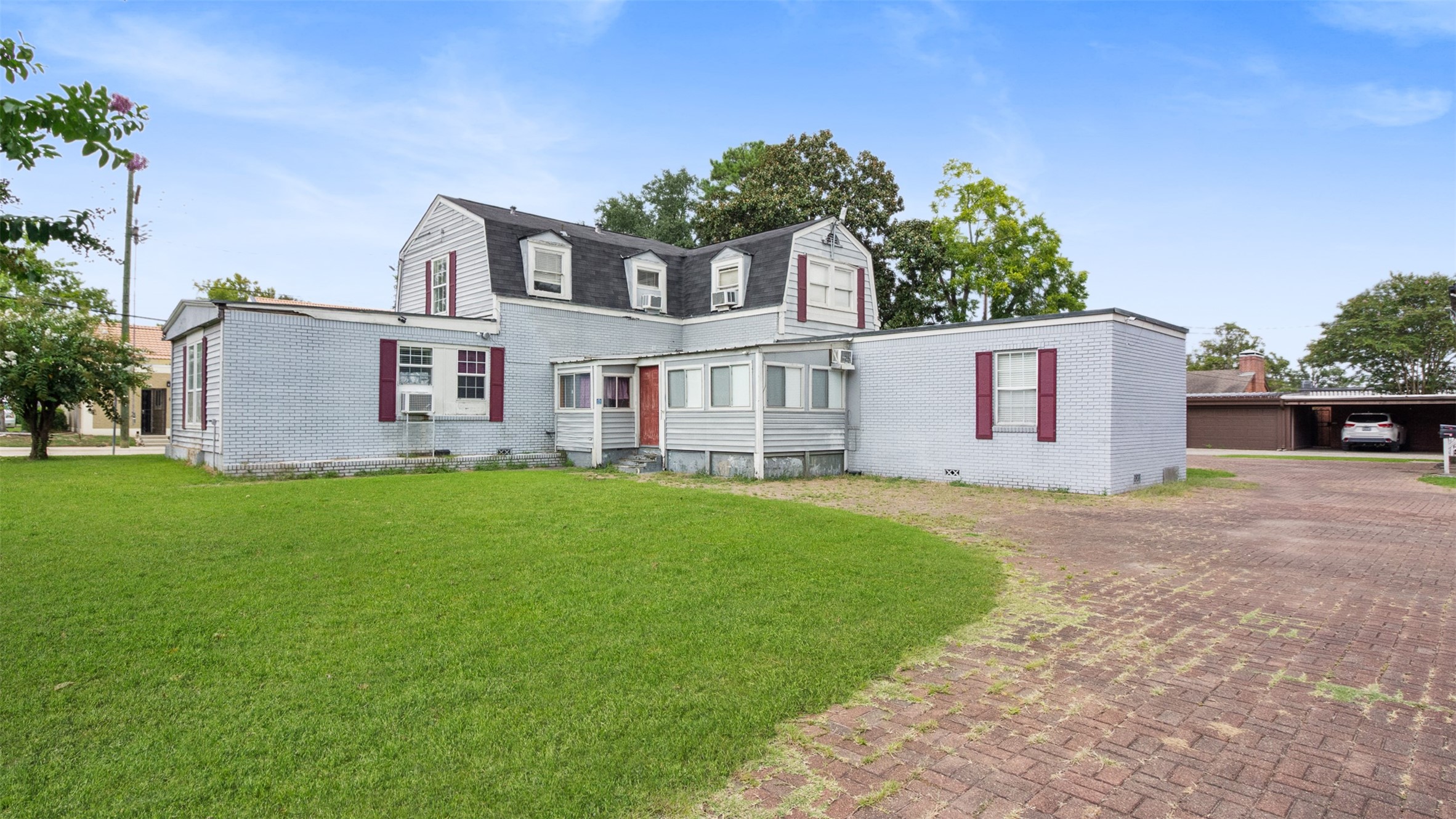 317 West Lewis Street Conroe, TX 77301 - Photo 6 of 30 a view of a house with backyard and garden