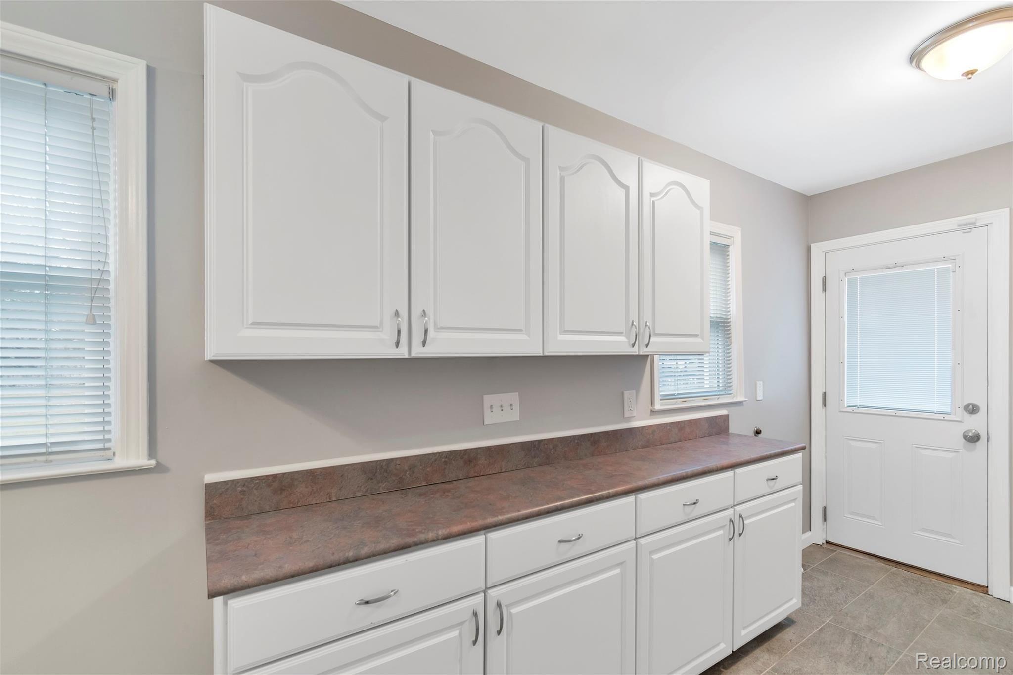 27727 Goddard Road Romulus, MI 48174 - Photo 9 of 19 Loads of Cabinets for Storage