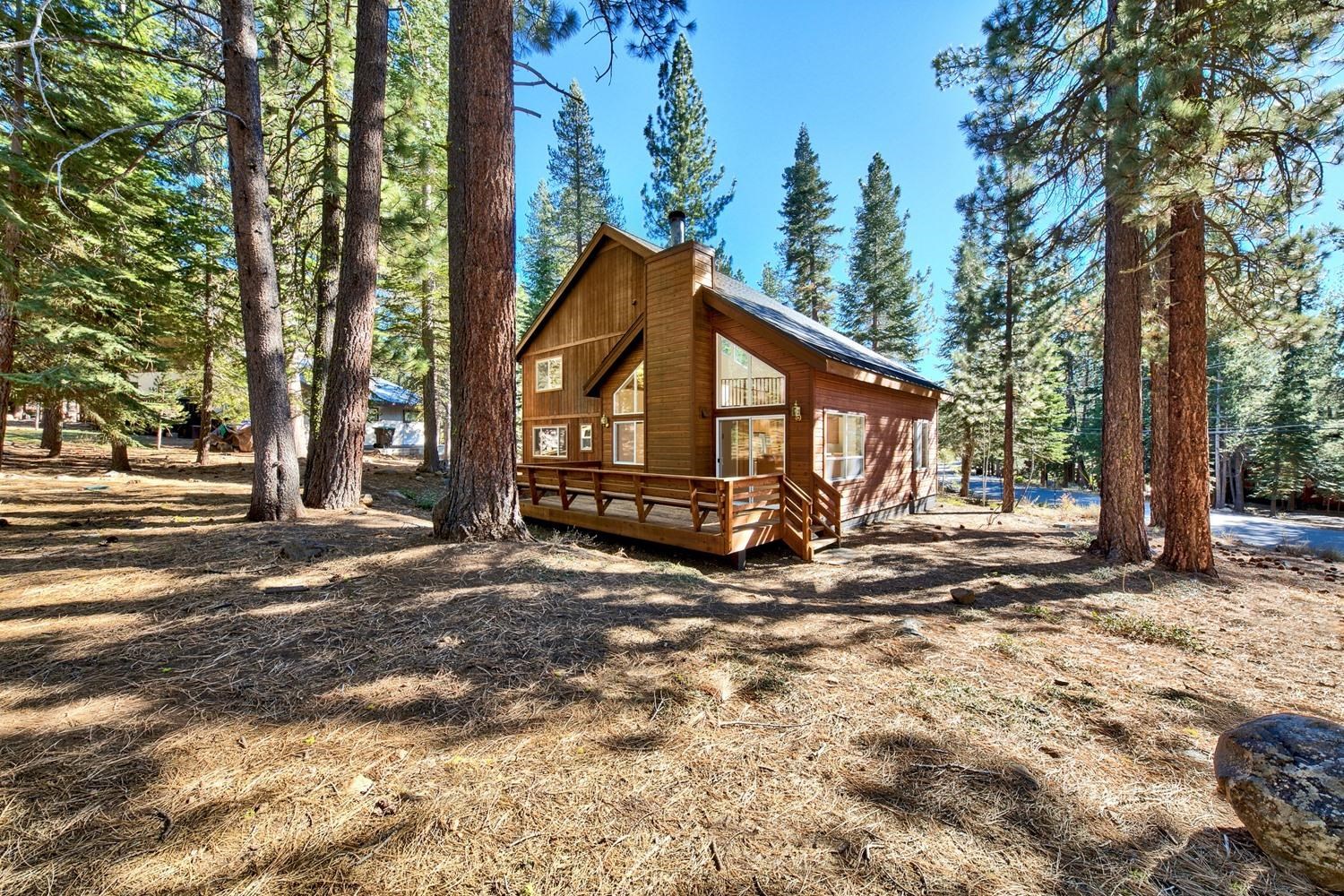 12064 Kitzbuhel Road Truckee, CA 96161 - Photo 4 of 21 Open back yard setting