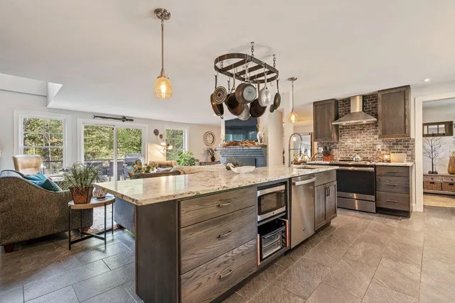 $1,325,000 | 144 Two Lights Road, Cape Elizabeth, ME 04107