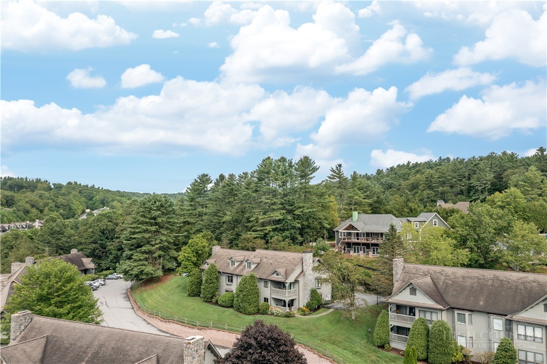 234 Stringfellow Lane, Unit 4 Blowing Rock, NC 28605 - Photo 3 of 40