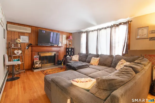 $299,000 | 46 Woodycrest Drive, East Hartford, CT 06118