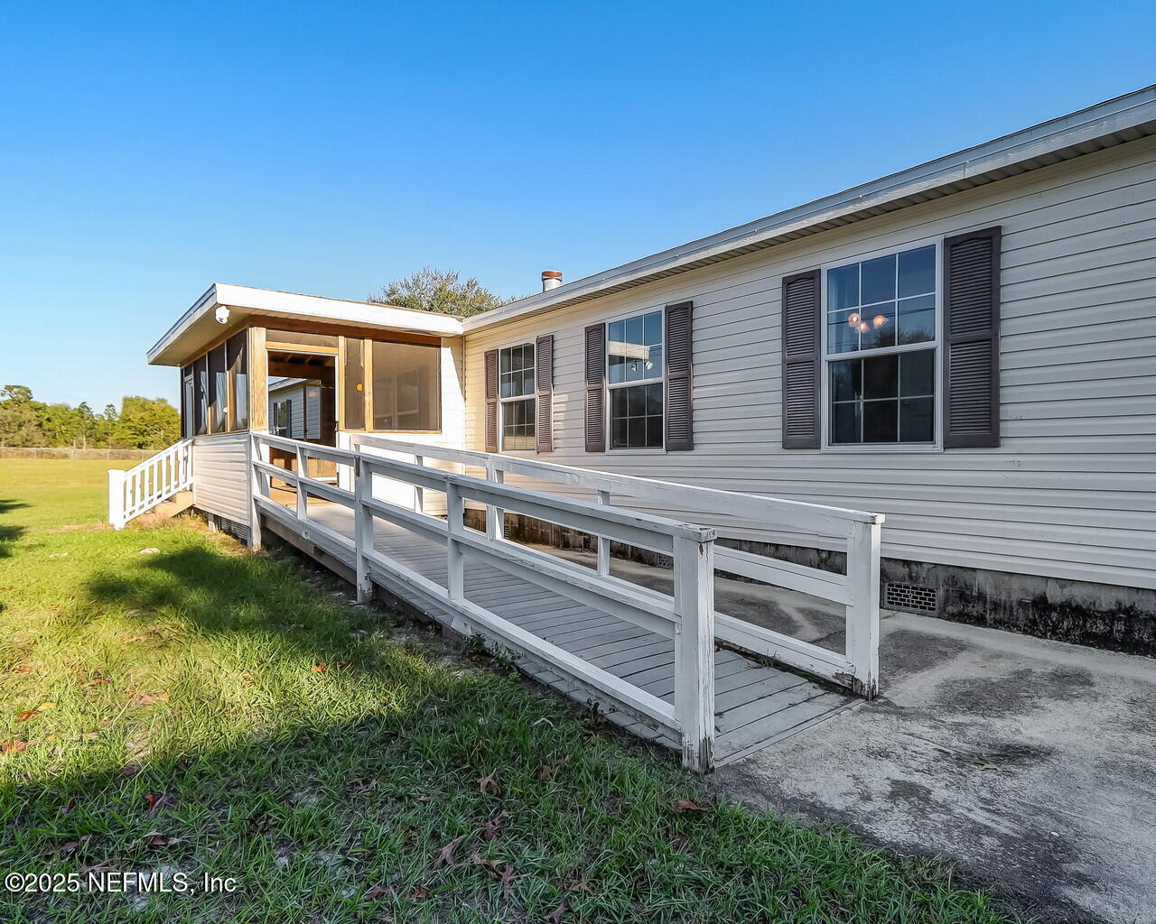 5891 Sequoia Road Keystone Heights, FL 32656 - Photo 4 of 53 a front view of a house with a yard