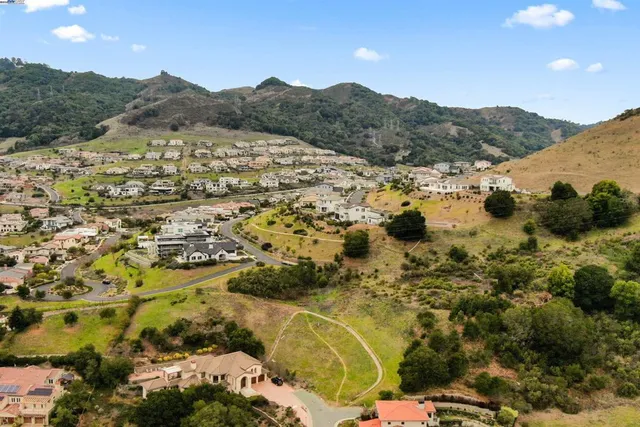 $949,000 | 20-20 Oak Court, Orinda, CA 94563