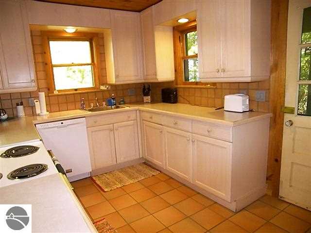 8204 South Dunns Farm Road Maple City, MI 49664 - Photo 20 of 42 1746385-19.JPG