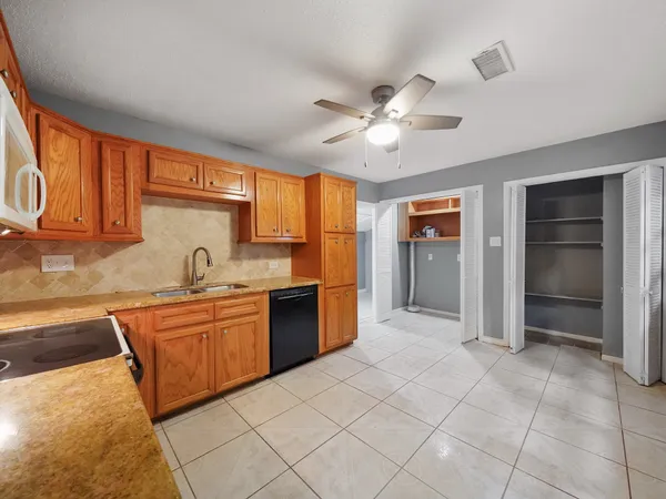 $1,900 | 15522 Winter Briar Drive, Houston, TX 77489