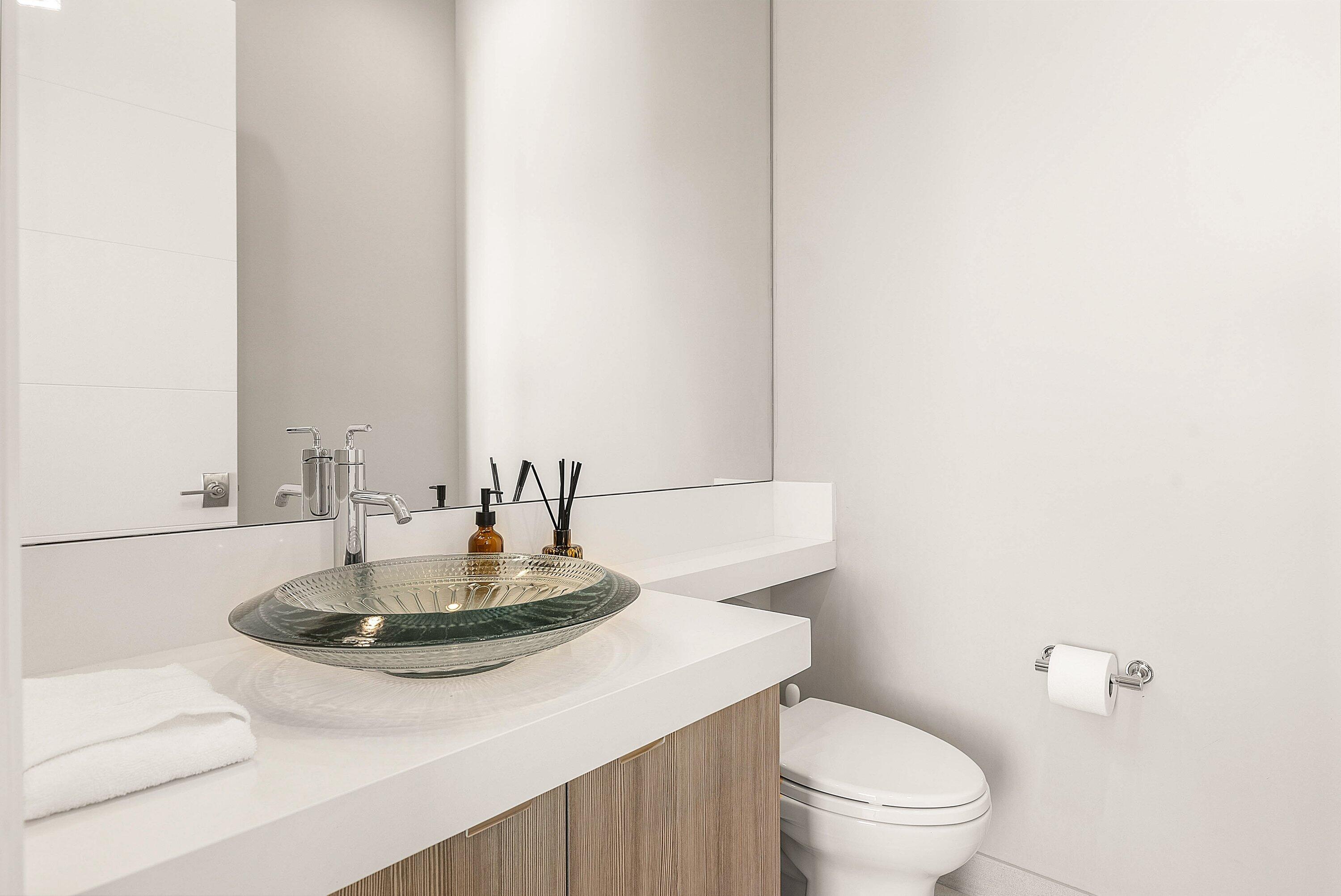 17135 Abruzzo Avenue Boca Raton, FL 33496 - Photo 32 of 95 Powder Bath