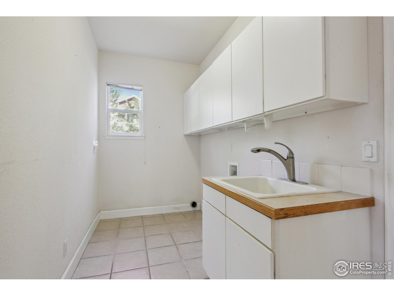 6735 Saddleback Avenue Firestone, CO 80504 - Photo 12 of 26 a kitchen with a sink cabinets and appliances