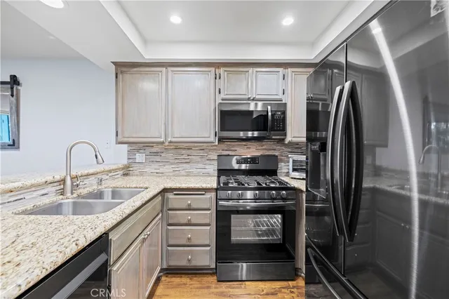 $2,698 | 2731 Erringer Road, Unit 60, Simi Valley, CA 93065