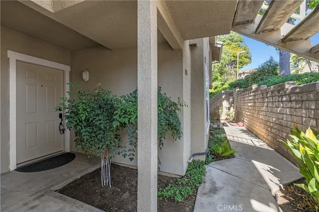 $2,698 | 2731 Erringer Road, Unit 60, Simi Valley, CA 93065