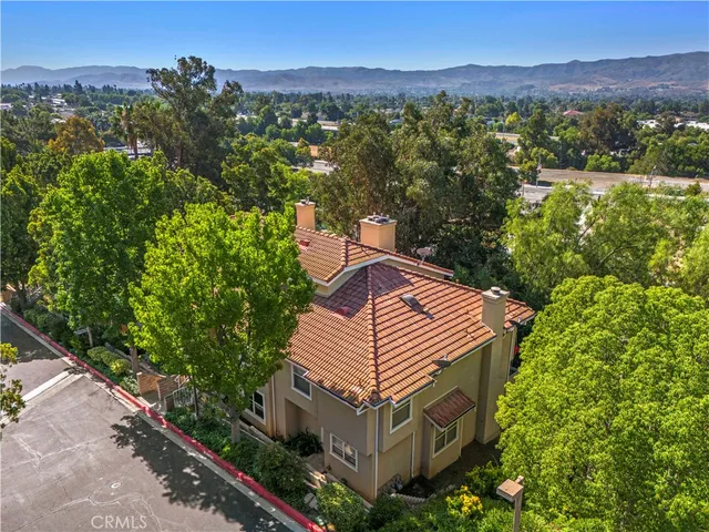 $2,698 | 2731 Erringer Road, Unit 60, Simi Valley, CA 93065