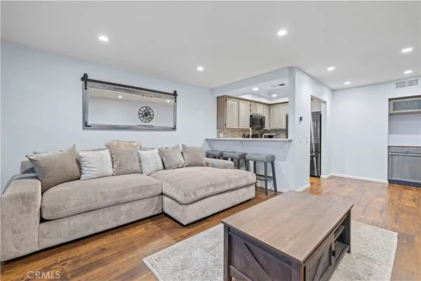 $2,698 | 2731 Erringer Road, Unit 60, Simi Valley, CA 93065