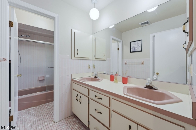 41 Florham Road Parsippany, NJ 07054 - Photo 36 of 49 Gallery Image 36