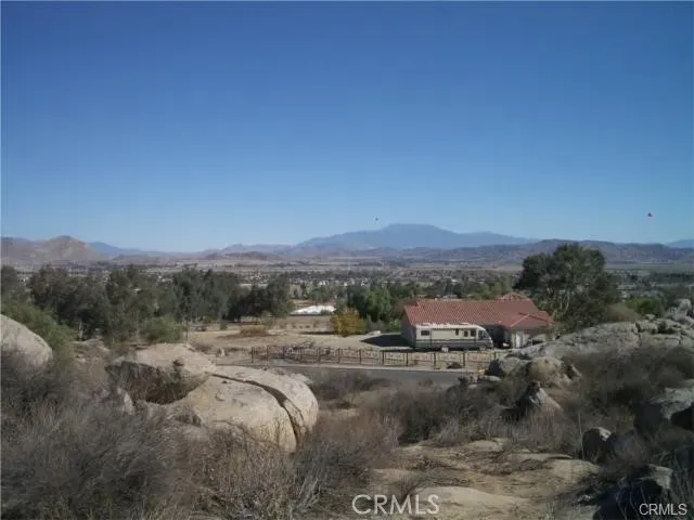 a view of a dry space with lots of trees