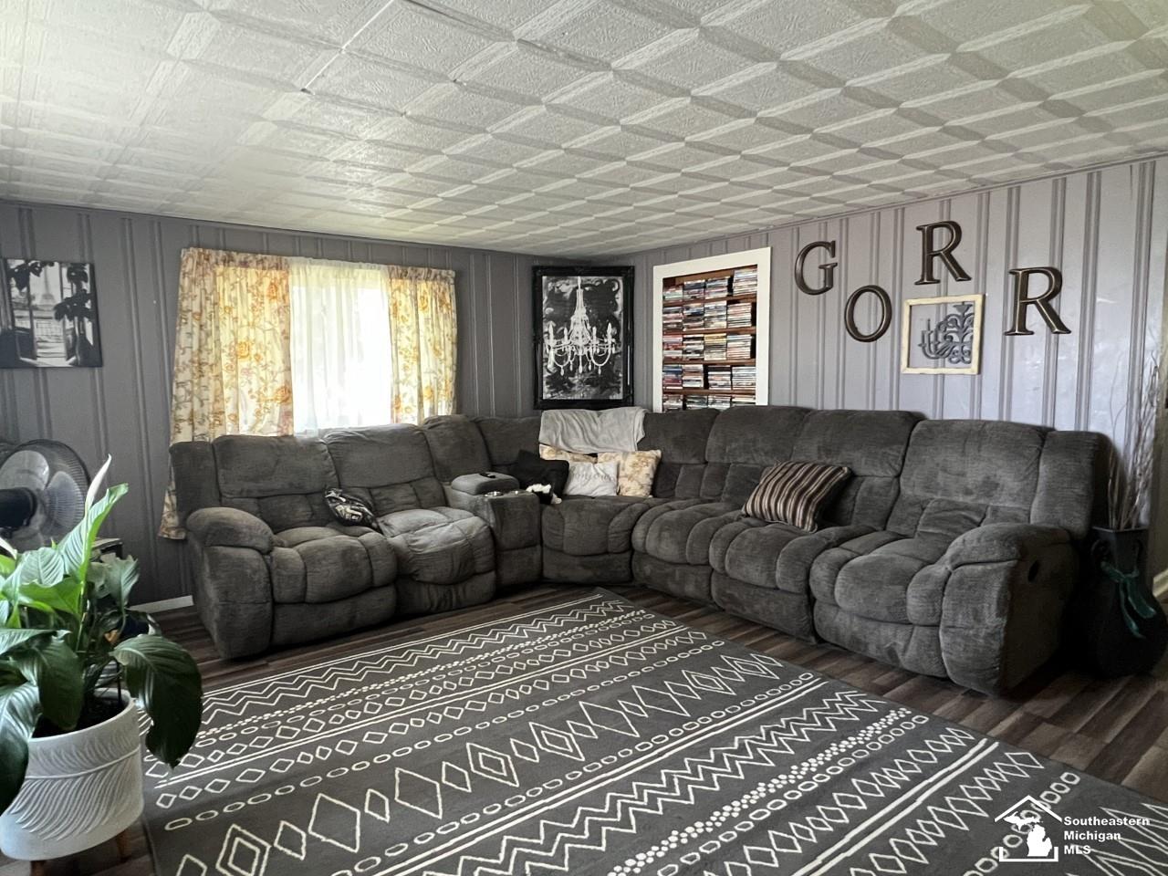 4612 Seager Road Blissfield, MI 49228 - Photo 3 of 17 50113055-2.JPG