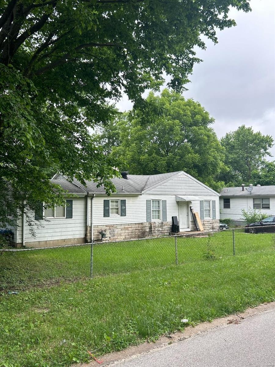 10131 Count Drive St. Louis, MO 63136 - Photo 1 of 7