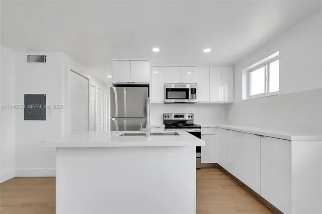 $2,100 | 1632 Northwest 16th Terrace, Unit 8, Miami, FL 33125