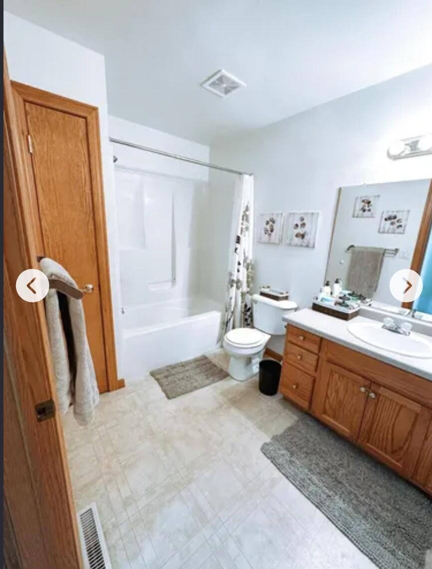 4620 Fox Grove Road Sheboygan, WI 53081 - Photo 14 of 15 Full Bath Upper