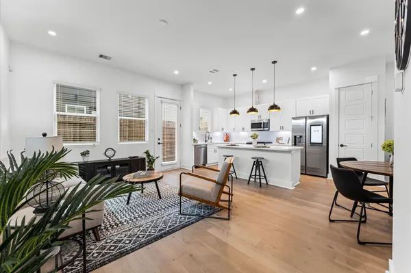 $319,900 | 412 Neyland Street, Unit G, Houston, TX 77022