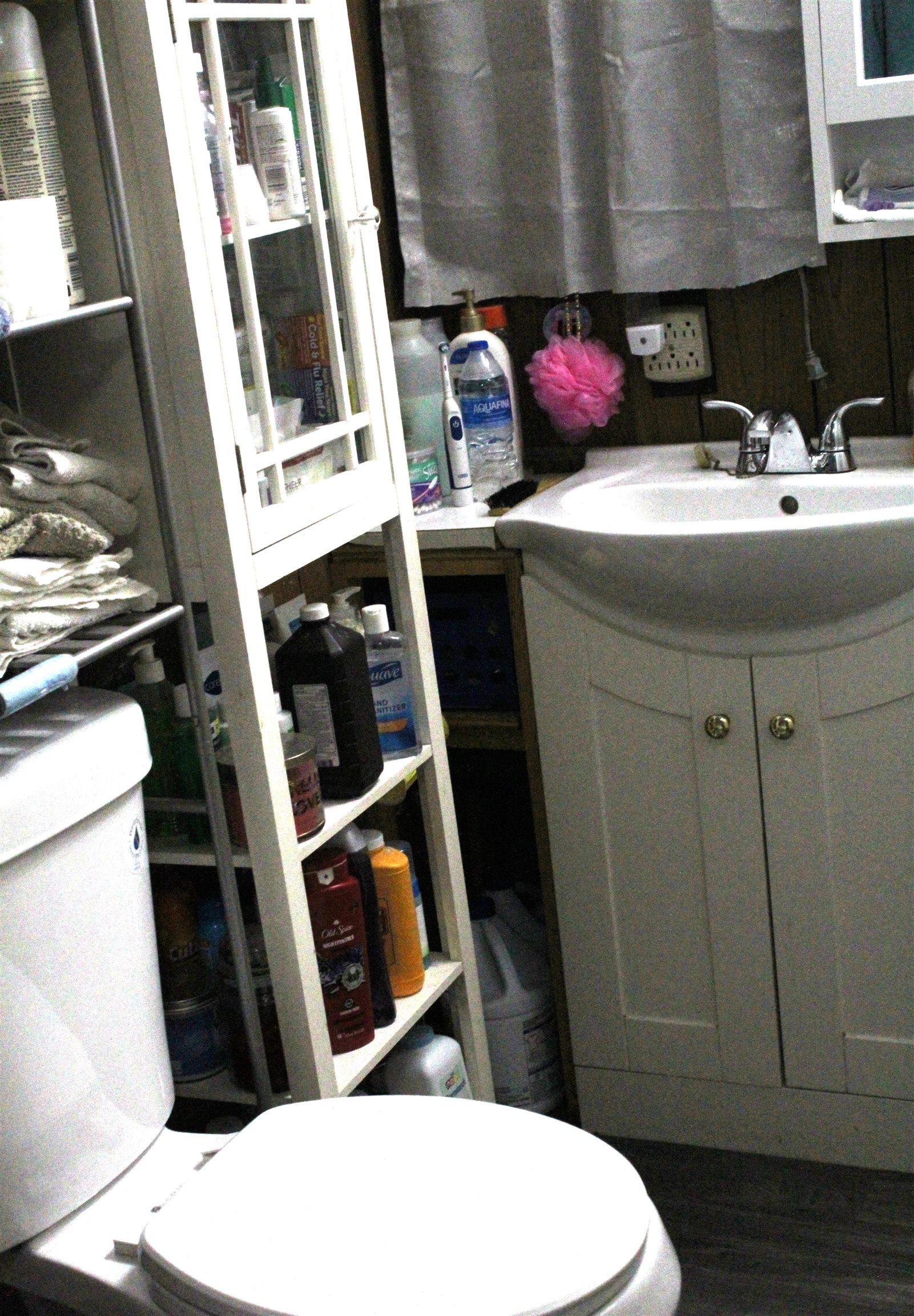 773 San Mateo Road Satsuma, FL 32189 - Photo 7 of 9 a bathroom with a sink toilet and shower