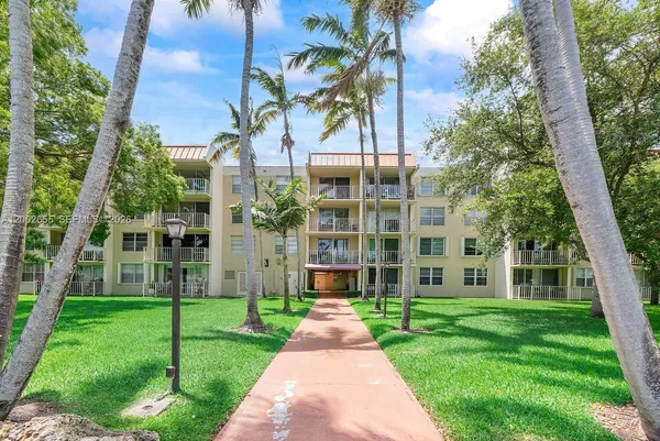 $330,000 | 13100 Southwest 92nd Avenue, Unit APH11, Miami, FL 33176