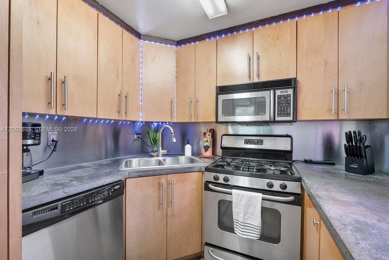 13100 Southwest 92nd Avenue, Unit APH11 Miami, FL 33176 - Photo 29 of 34