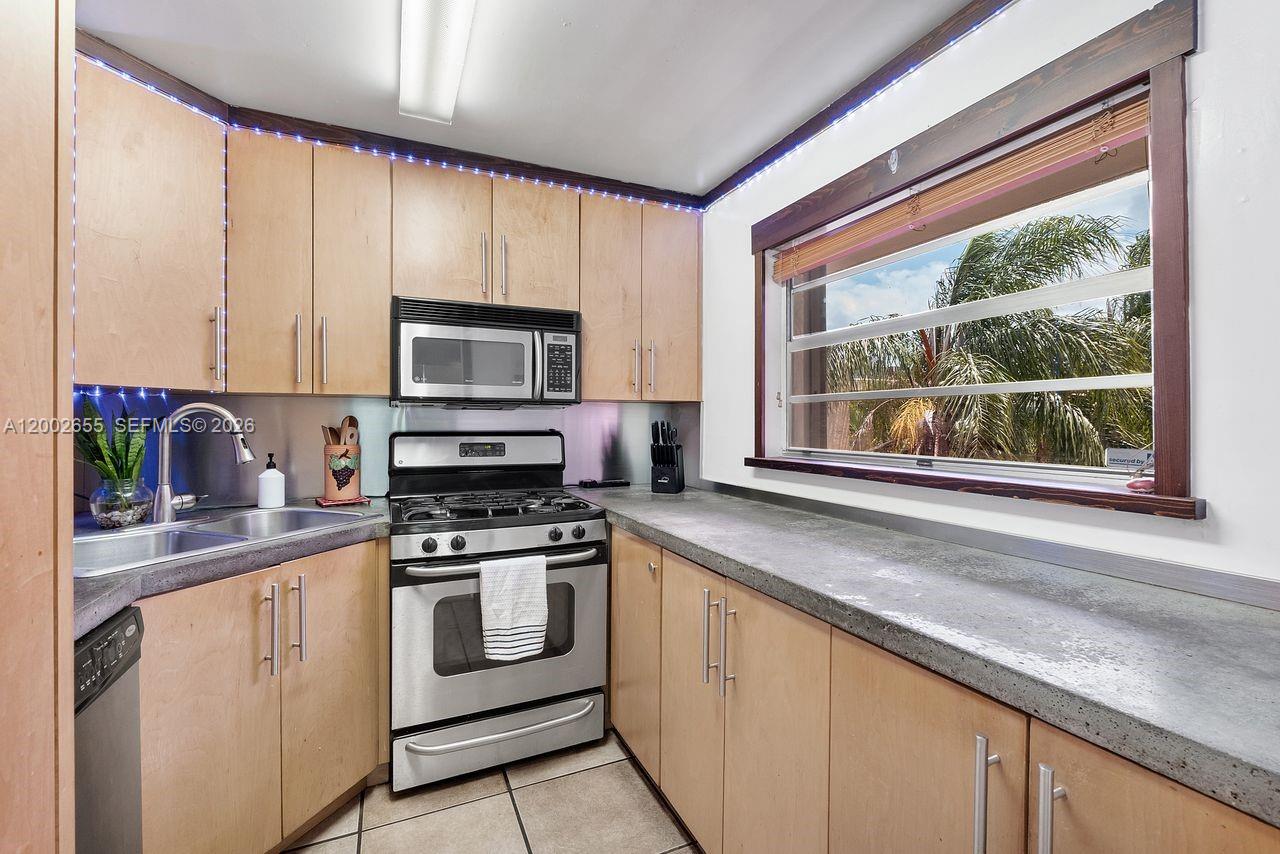 13100 Southwest 92nd Avenue, Unit APH11 Miami, FL 33176 - Photo 30 of 34